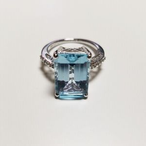 🌟🌟GORGEOUS SIMULATED TOPAZ on STERLING RING🌟🌟